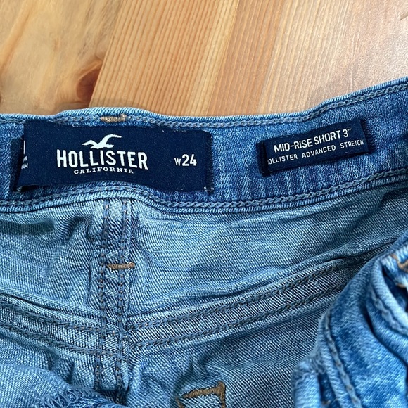 Hollister Mid-Rise Jean Short - Picture 5 of 5